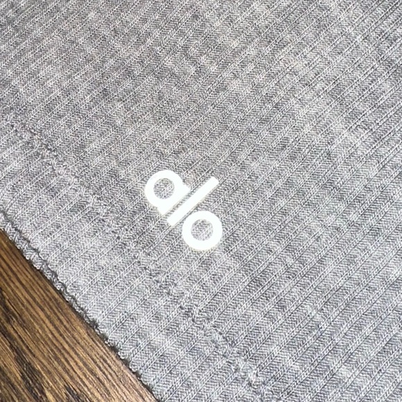 ALO Ribbed Crop Whispers Bra Tank Medium - Picture 5 of 6